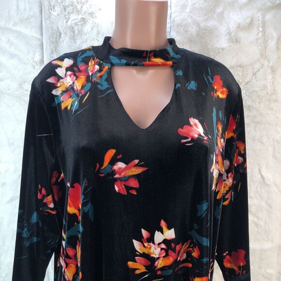 Boutique Dresses & Skirts - Velvet Shift Women Dress  Size 1X  Black Floral Stretchy Choker Neck